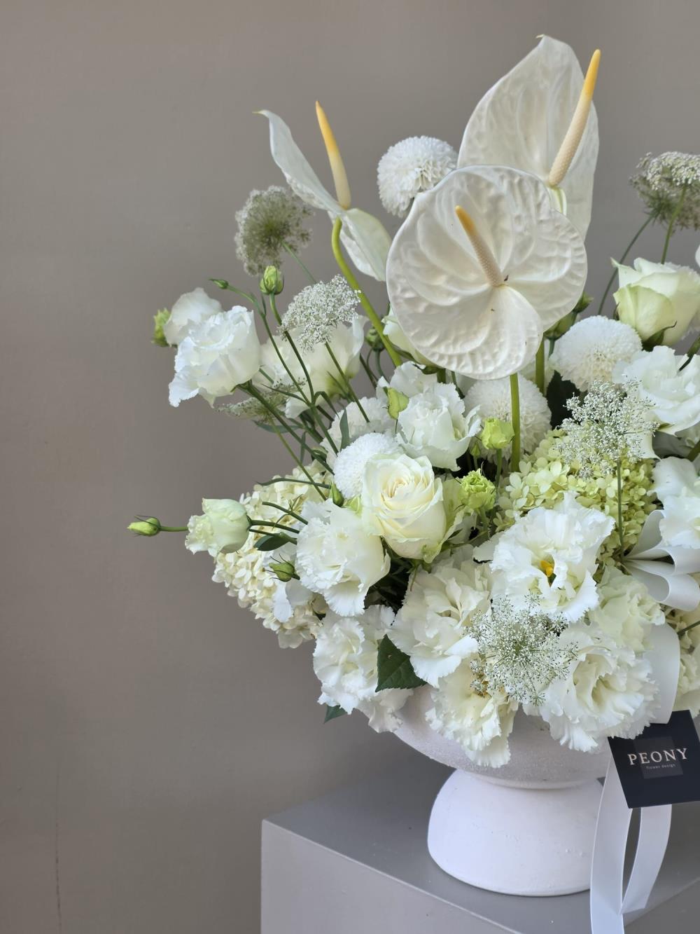 Noble White Arragement 